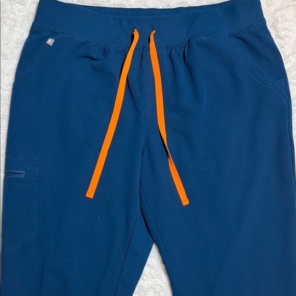 Figs Zamora Jogger Scrub with Orange Drawstring - Picture 3 of 8